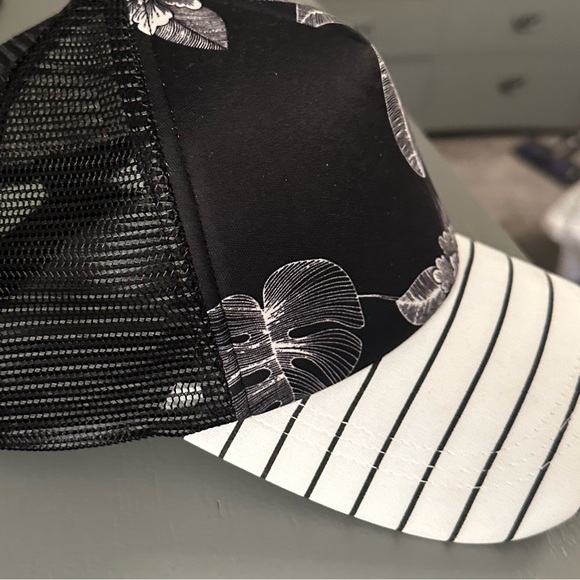 Roxy Trucker hat - Picture 2 of 5